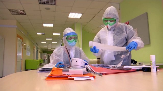 Заболеваемость COVID-19 в России снижается, закон о QR-кодах не примут до нового года