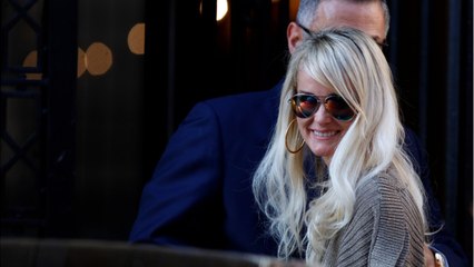 VOICI Laeticia Hallyday En France : Son Programme Entre Joie Et Émotion Avec Ses Filles Jade Et Joy (1)