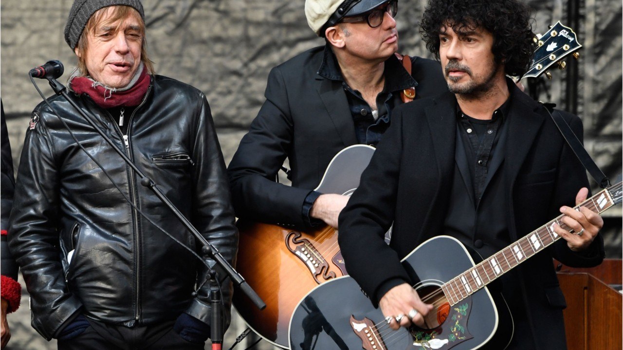 VOICI-Johnny Hallyday : humilié plusieurs fois, l'harmoniciste Greg Zlap accuse Yarol Poupaud