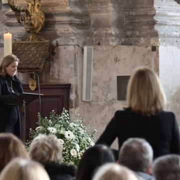 VOICI social – Obsèques De Marie Laforêt : Laurent Ruquier, Francis Lalanne… Lui Rendent Hommage (1)