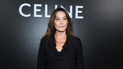 VOICI - PHOTO Carla Bruni dévoile une photo de sa fille Giulia pour son huitième anniversaire