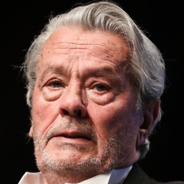 VOICI // SOCIAL // Alain Delon En Deuil : L’acteur Pleure La Mort De Son Dernier Amour