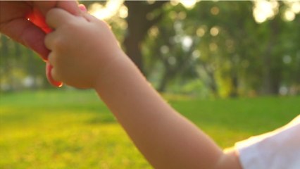 VOICI - Richard Berry papa comblé : il dévoile une photo de sa fille Mila pour ses 5 ans