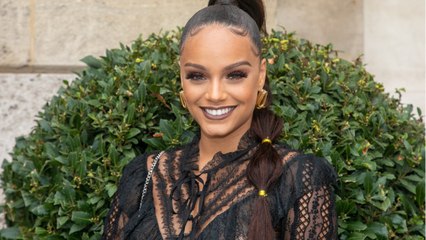 Voici - PHOTO Alicia Aylies sexy : l'ex-Miss France affiche un impressionnant décolleté pour la bonne cause