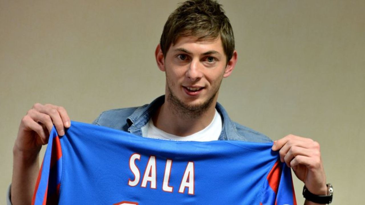 VOICI Emiliano Sala : grand élan de solidarité pour reprendre les recherches