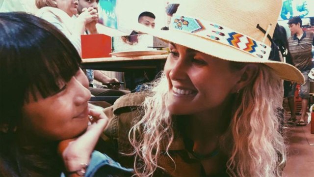 VOICI - Jade Hallyday bouleversée par son voyage au Vietnam, elle remercie sa maman Laeticia