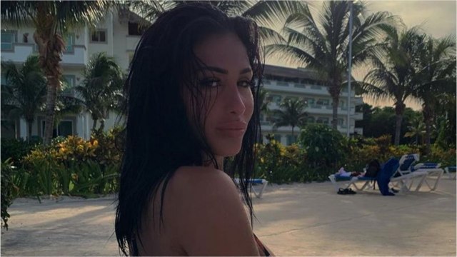 voici PHOTO Léana (Les Anges) ultra sexy : sa cambrure de rêve émoustille les internautes