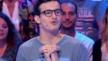 VOICI Jean-Luc Reichmann pose avec Paul et sa famille sur le tournage de Léo Mattéï