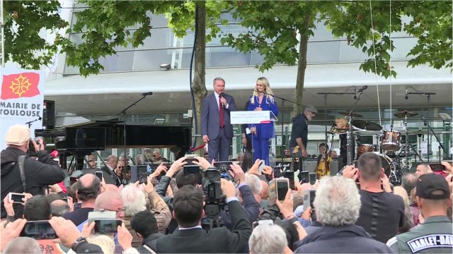 VOICI- Laeticia Hallyday : la VRAIE raison pour laquelle elle a changé d’avis vis-à-vis de David et Laura Smet