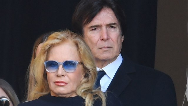 VOICI Sylvie Vartan : comment son mari Tony vit le tourbillon médiatique de l’affaire Johnny Hallyday