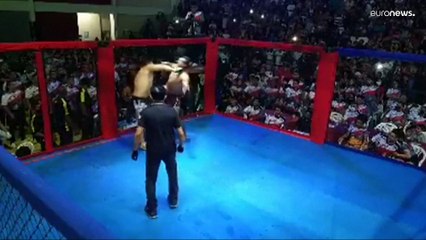 Políticos brasileiros resolvem conflito no ringue