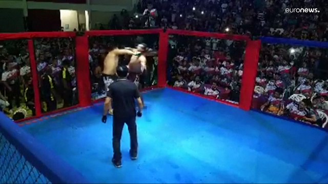 Políticos brasileiros resolvem conflito no ringue