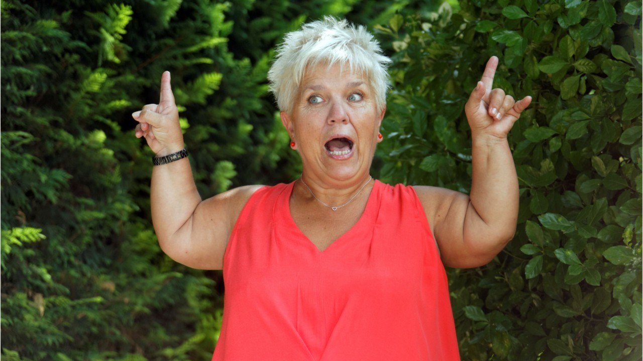 VOICI Mimie Mathy métamorphosée avec un carré brun : les fans ne la reconnaissent pas