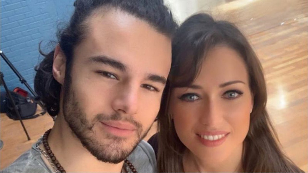 VOICI - Danse avec les stars 10 : Anthony Colette et Elsa Esnoult partagent un moment complice en musique