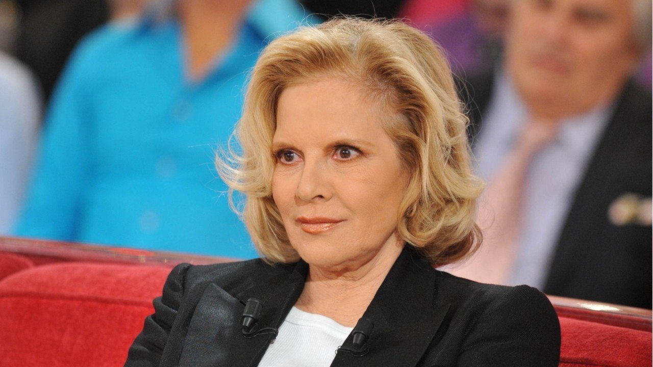 VOICI - Sylvie Vartan déboussolée par sa petite-fille Ilona Smet