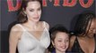 Voici - Angelina Jolie accusée d'utiliser son fils Maddox dans son divorce avec Brad Pitt
