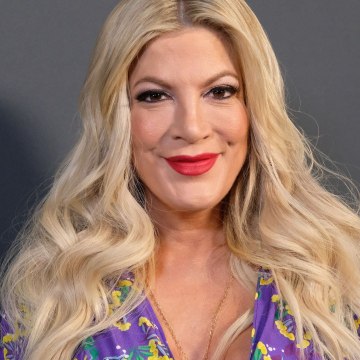VOICI // SOCIAL Tori Spelling Poursuivie Par La Justice : Un Mandat D’arrêt a Été Émis Contre Elle (1)
