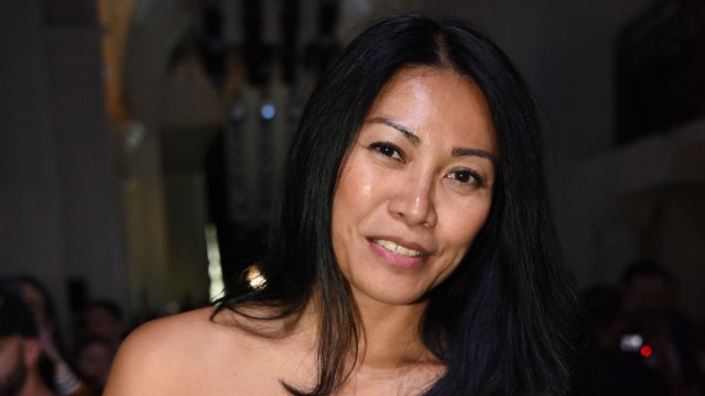 VOICI Anggun : blessée au pied par un couteau, elle appelle à l’aide sur Instagram