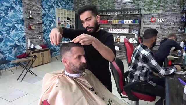 Berberde korku dolu anlar: Tıraş olurken kalp krizi geçirdi