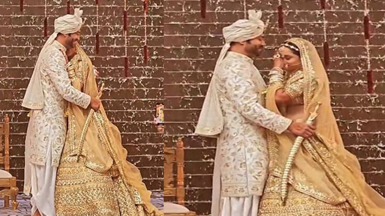 Ankita Lokhande varmala Vicky Jain से पहनकर स्टेज पर लगी रोने; Watch video |  FilmiBeat