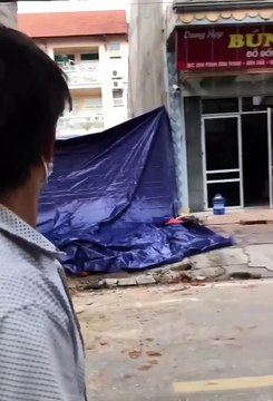 Nhà 3 tầng đổ sập do hàng xóm do hàng xóm đào móng xây dựng