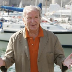 VOICI // SOCIAL // Hommage Pierre Mondy