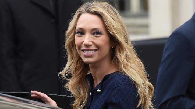 VOICI - Hommage national à Charles Aznavour : Laura Smet n’était pas présente