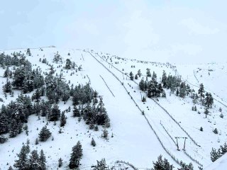 Kartalkaya'da kar kalınlığı 35 santimetreye ulaştı