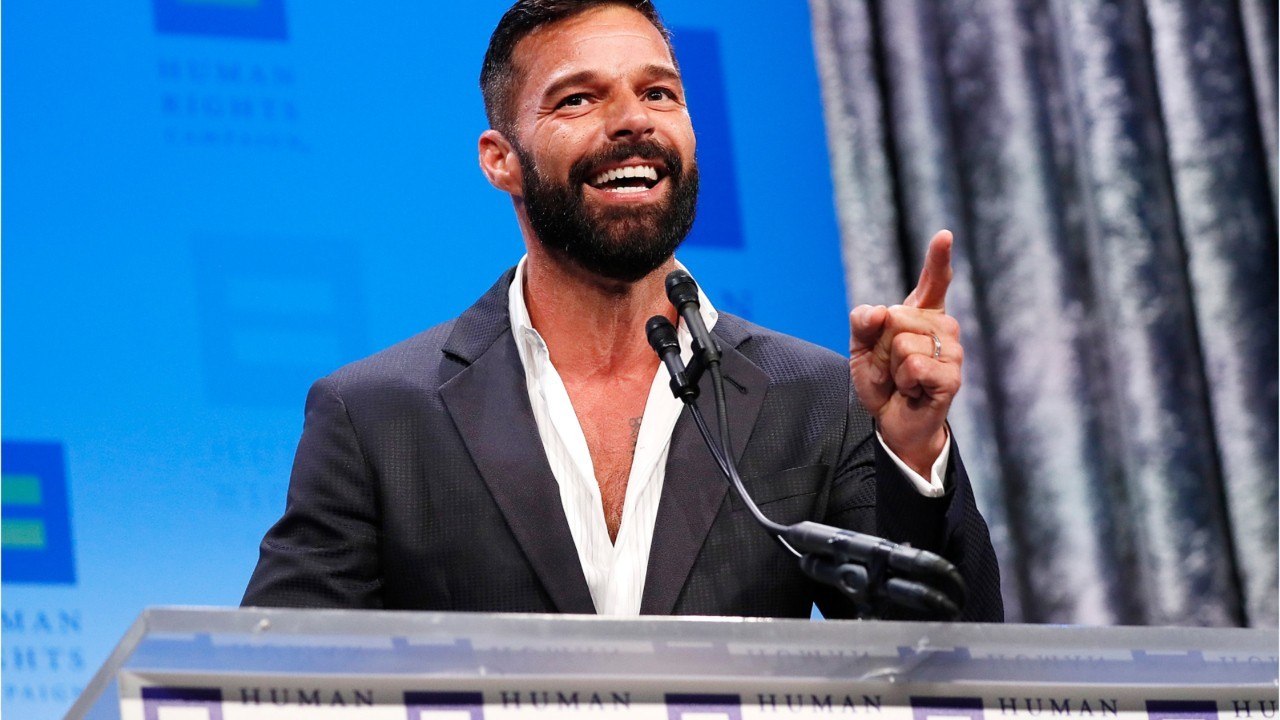 VOICI - Ricky Martin bientôt papa d'un quatrième enfant avec son mari Jwan Yosef