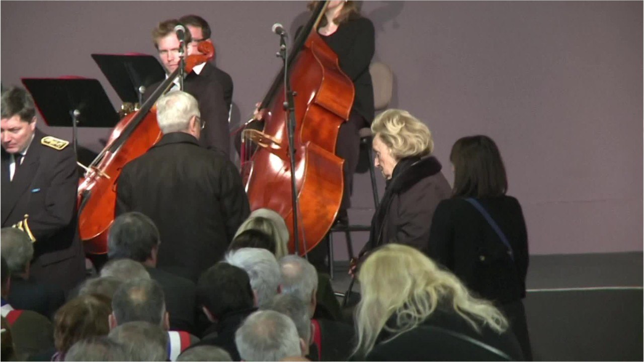 Voici - Bernadette Chirac au plus mal après la mort de Jacques Chirac, elle est « très affaiblie "