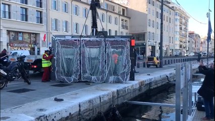 Un filet pour récupérer les déchets rejetés dans le Vieux-Port