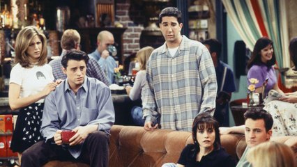 VOICI - Friends : une actrice de la sitcom balance sur le comportement des six amis