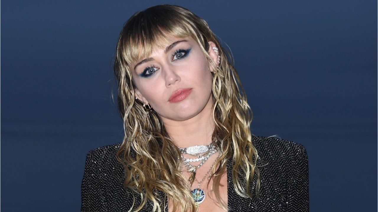 VOICI - Miley Cyrus : sa décision radicale après sa rupture avec Kaitlynn Carter