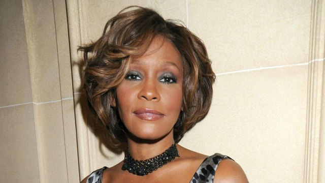 VOICI Whitney Houston violée par sa cousine : la maman de la chanteuse brise enfin le silence