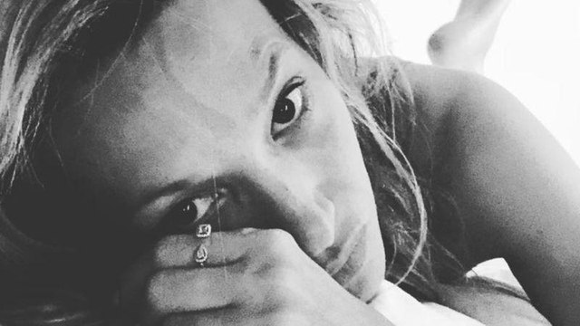 VOICI Laura Smet saisit ses fans avec un selfie au lit