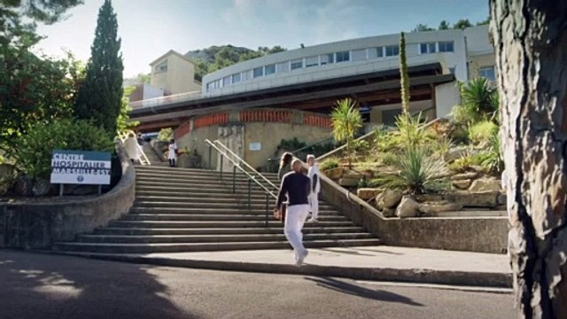 Plus belle la vie : [Indiscrétion] - Babeth et Patrick ressortent de la maternité avec le mauvais bébé