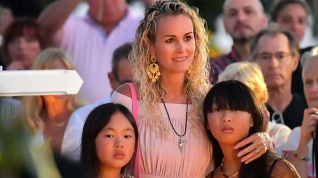 VOICI - Johnny Hallyday : un couple de fans raconte son incroyable rencontre avec Laeticia à Saint-Barth