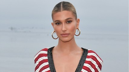 VOICI - Hailey Bieber fait une déclaration d’amour à son mari un an après  leurs fiançailles