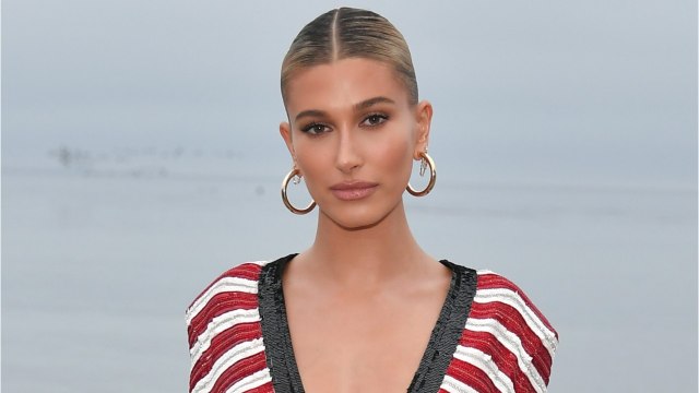 VOICI - Hailey Bieber fait une déclaration d’amour à son mari un an après leurs fiançailles