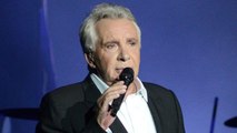 VOICI - Michel Sardou contraint d'annuler ses deux derniers concerts pour raisons médicales