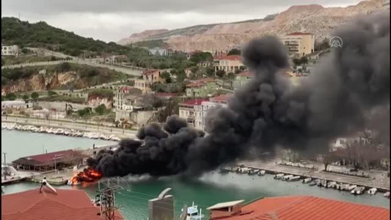 BALIKESİR - Marmara Adası'nda fiber teknede çıkan yangın söndürüldü