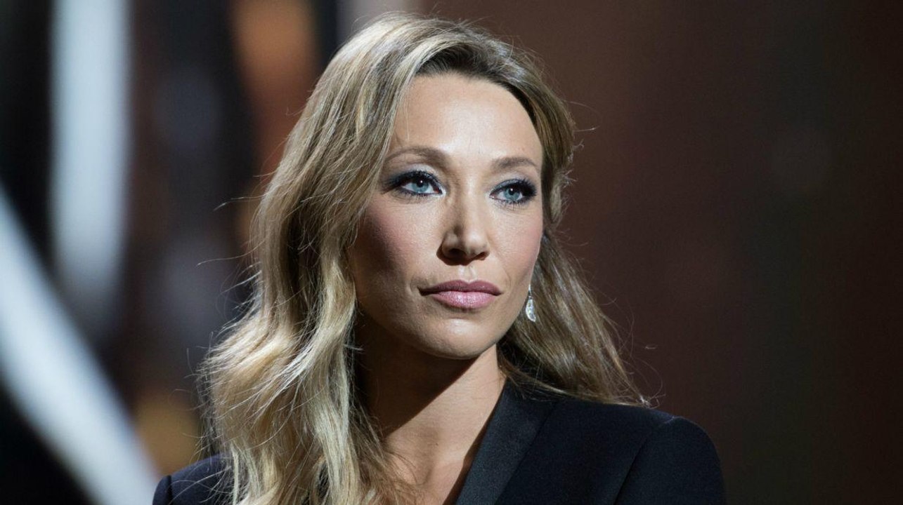 VOICI - Johnny Hallyday : Laura Smet brutalement attaquée par un proche du clan