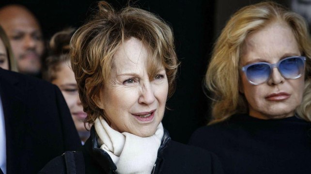 VOICI Héritage de Johnny Hallyday : Nathalie Baye apporte son soutien à David et Laura et enfonce Laeticia