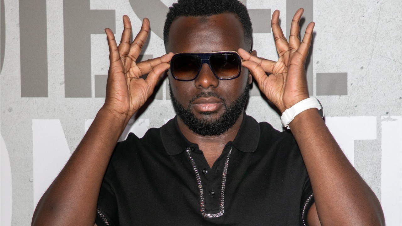 VOICI Maître Gims sans lunettes, il se met à nu pour ses fans