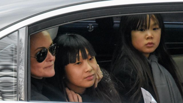 VOICI Johnny Hallyday : Laeticia a retiré Jade et Joy de l’école de Saint-Barthélemy