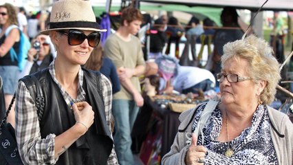 VOICI - Laeticia Hallyday : ce faux-pas de Mamie Rock qui pourrait lui coûter très cher
