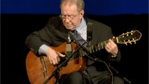 VOICI - Joāo Gilberto : mort de la légende brésilienne de la bossa nova à 88 ans