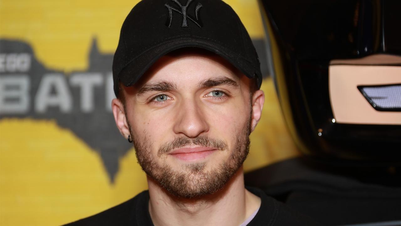 VOICI - Détournement de mineures chez les Youtubeurs : Squeezie dénonce sur Twitter