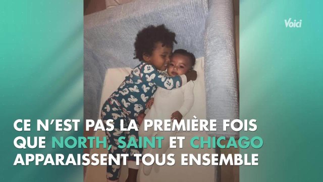 VOICI - PHOTO Kim Kardashian maman comblée : elle pose avec ses trois enfants et ils sont adorables !