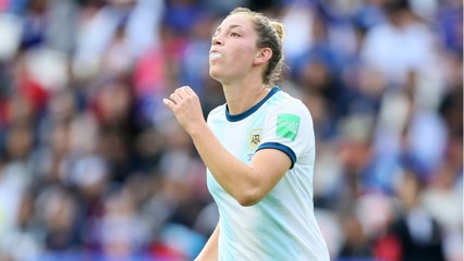 VOICI - Coupe du monde féminine : une joueuse perd une dent durant le match Argentine-Japon